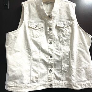 CJ Banks Classic White Top